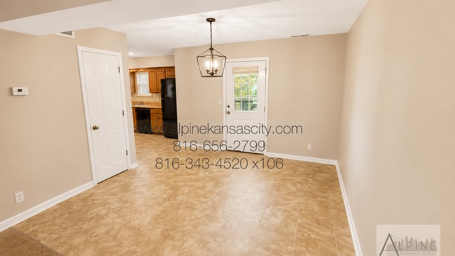 Building Photo - Grain Valley Duplex near Everything!