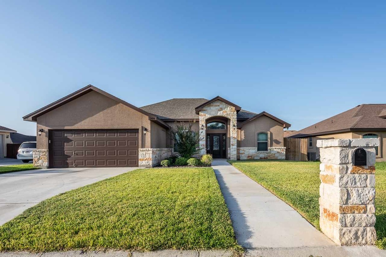 Primary Photo - 208 Don Martin Dr