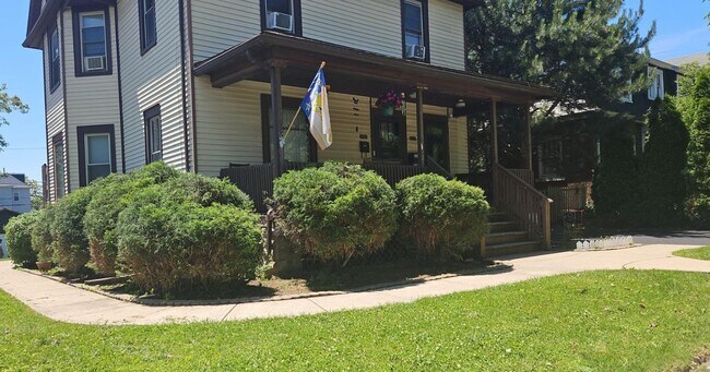 Building Photo - 508 Oneida St