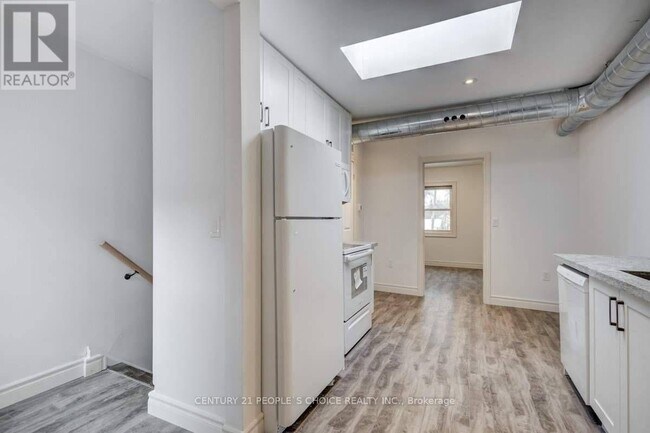 Photo du bâtiment - 1514 Queen St W