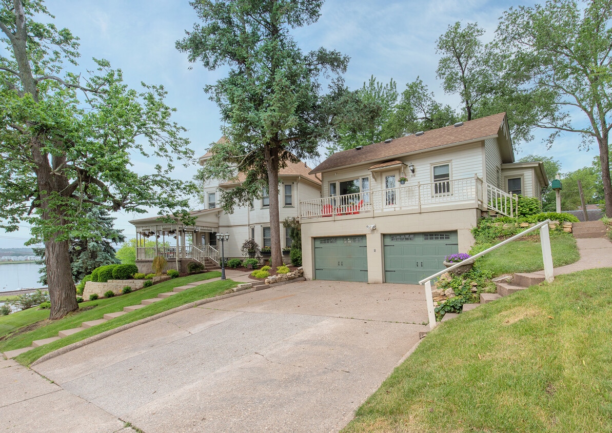 816 Mississippi Ave Unit 1, Davenport, IA 52803 Condo for Rent in