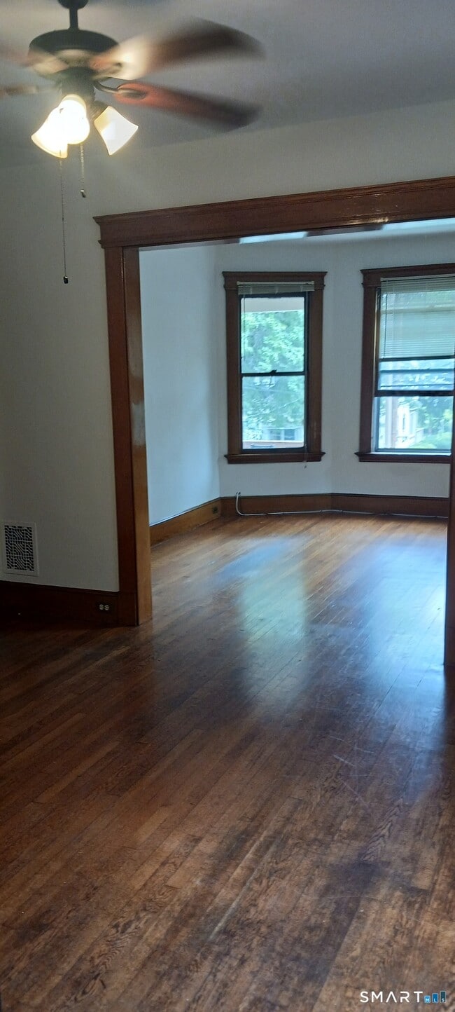 Building Photo - 126 Edwards St