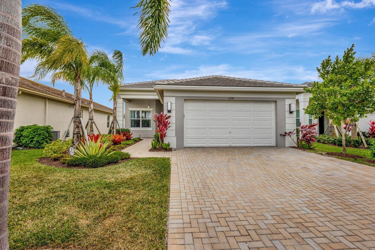 Primary Photo - 13382 SW Ibis Shores Rd