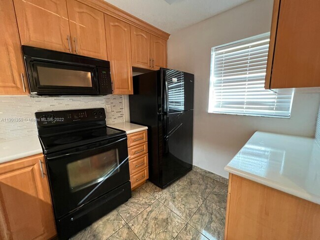 Foto del edificio - 3410 Foxcroft Rd