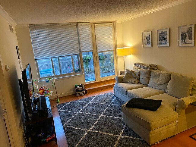 Living Room - 1220 N Fillmore St