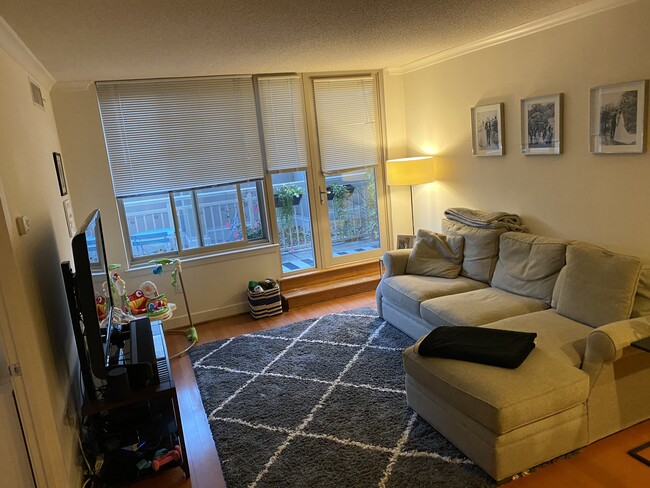 Living Room - 1220 N Fillmore St
