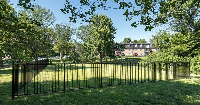 Triple Crown at Tates Creek FREE RENT! Apartments