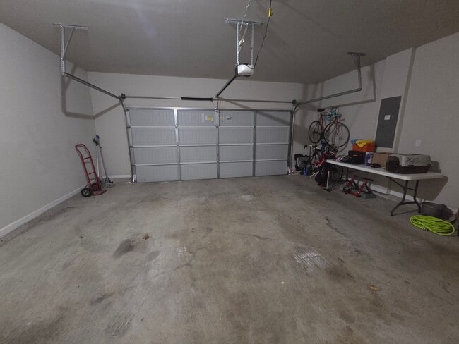 Building Photo - Gorgeous 3 bedroom home!