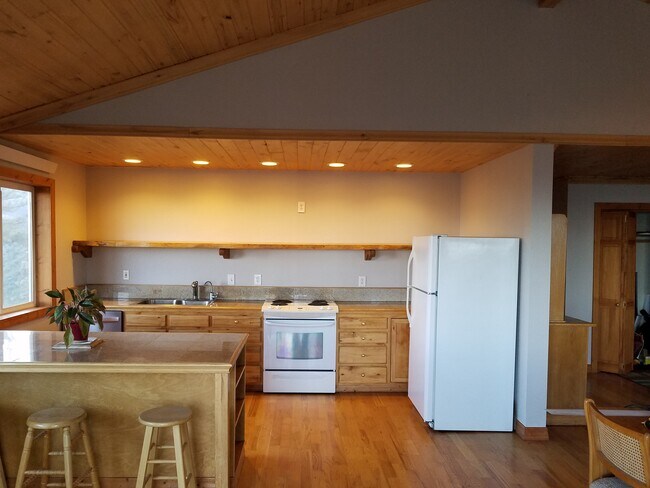 Kitchen with breakfast island - 685 Horsetooth Cir