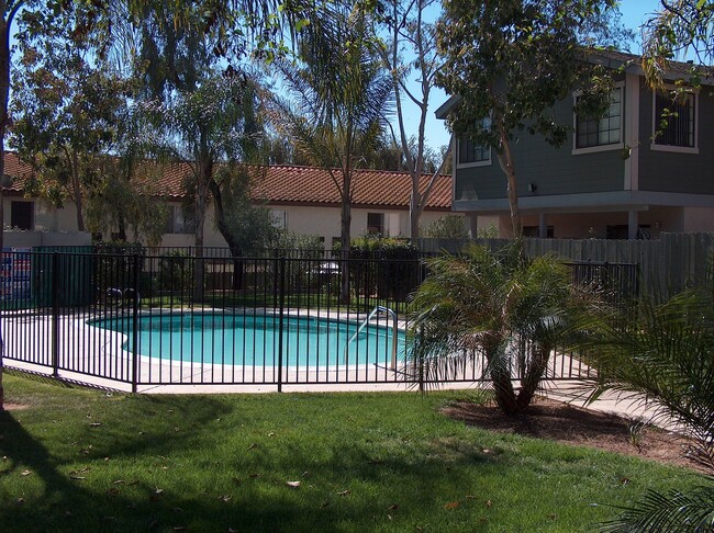 Building Photo - 3 bed, 2.5 bth, CONDO in ESCONDIDO