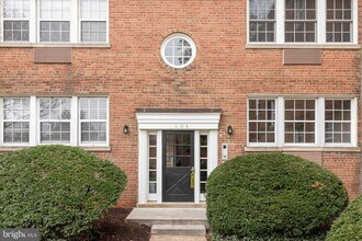Building Photo - 1804 W Abingdon Dr