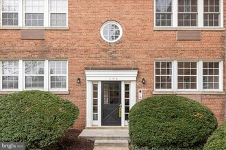 Building Photo - 1804 W Abingdon Dr
