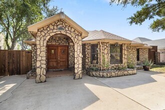 Building Photo - 2306 Flores Dr