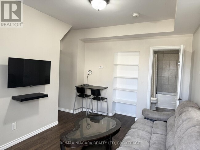 Building Photo - 4686 Zimmerman Ave