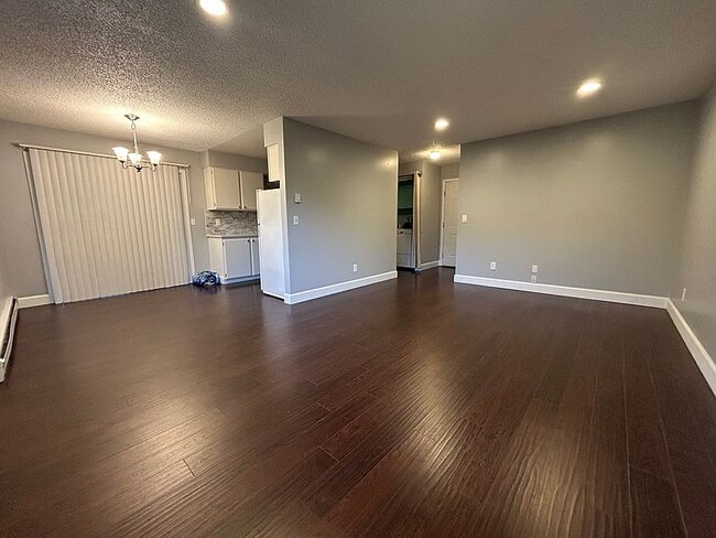 Foto del edificio - 740-750 W Powell Blvd