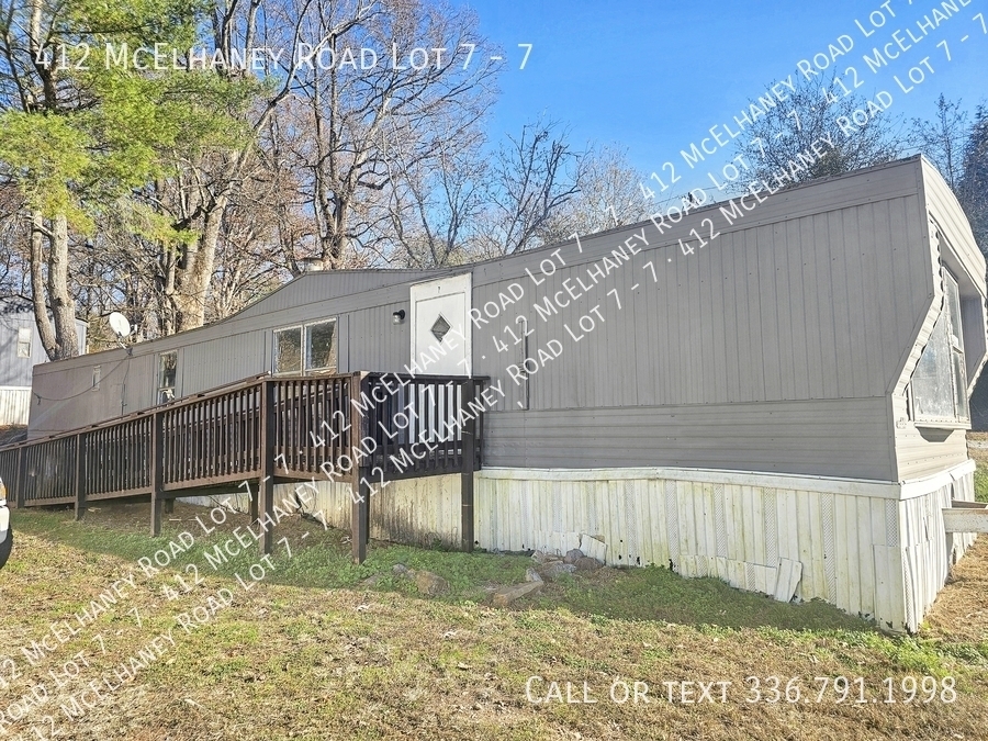 Foto principal - 412 McElhaney Rd