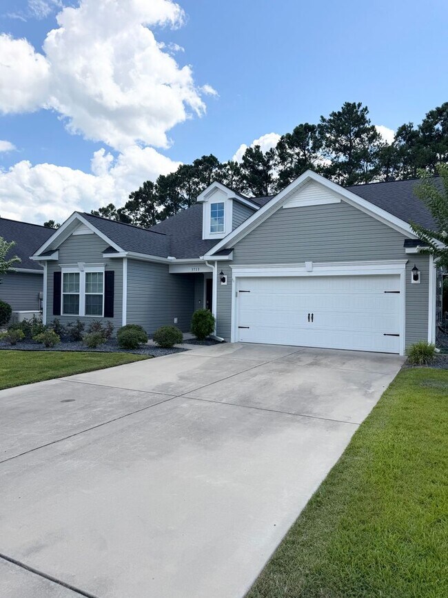 Foto del edificio - BEAUTIFUL 3 bedroom / 2 bathroom home available NOW!
