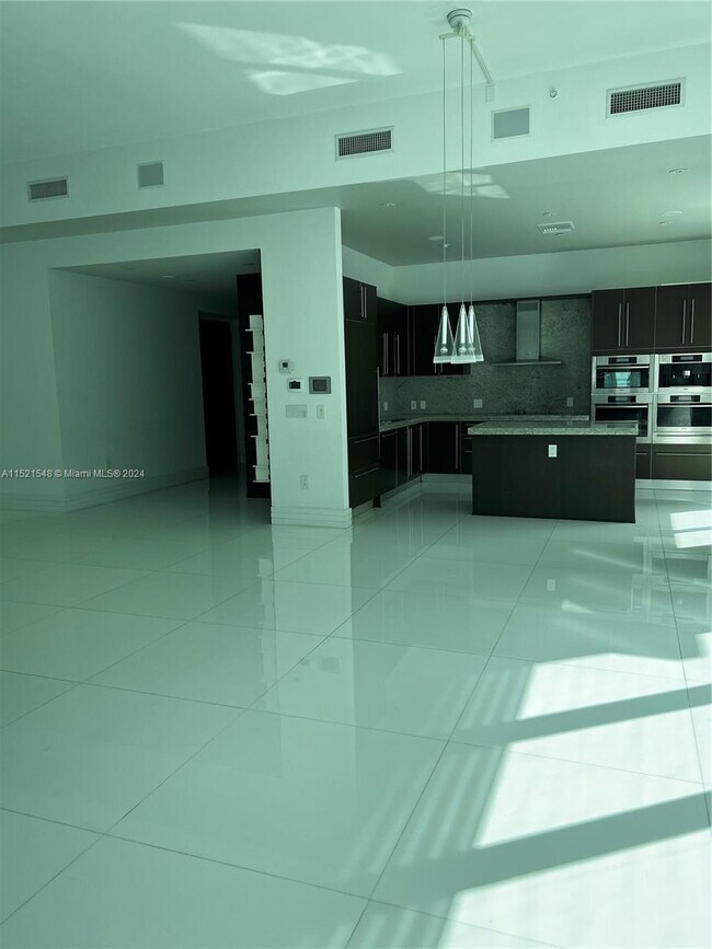Foto del edificio - 900 Brickell Key Blvd