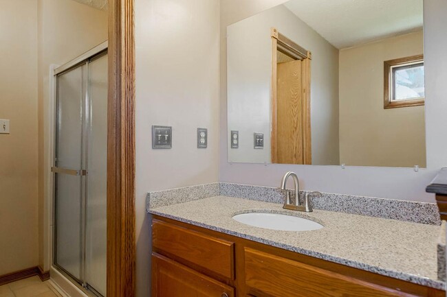 Foto del edificio - Spacious Whole Home For Rent in Kansas City