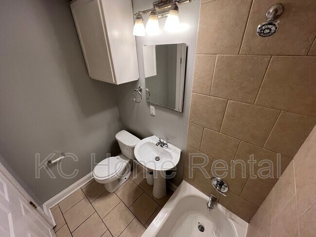 Building Photo - 1114 W 41st Terrace