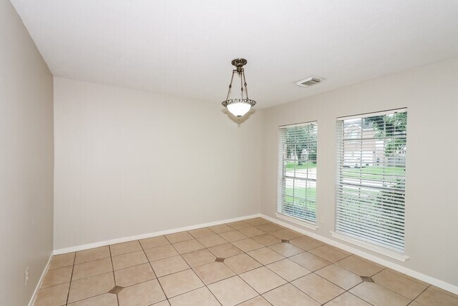 Building Photo - 18326 Forest Dew Dr