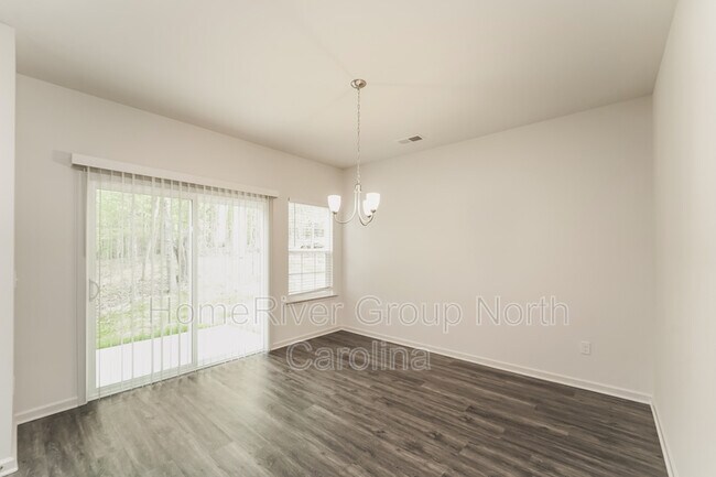 Foto del edificio - 4442 Woodwind St