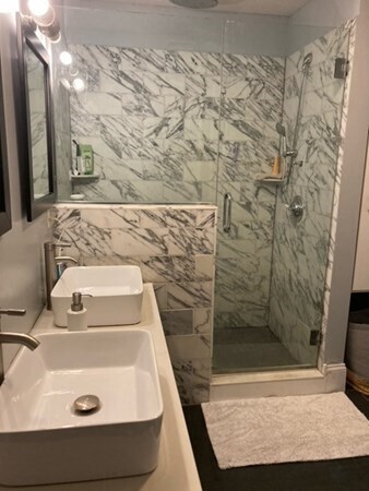 Foto del edificio - 641 E 6th St
