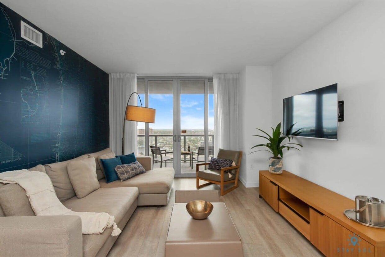 Foto principal - 1180 E Hallandale Beach Blvd