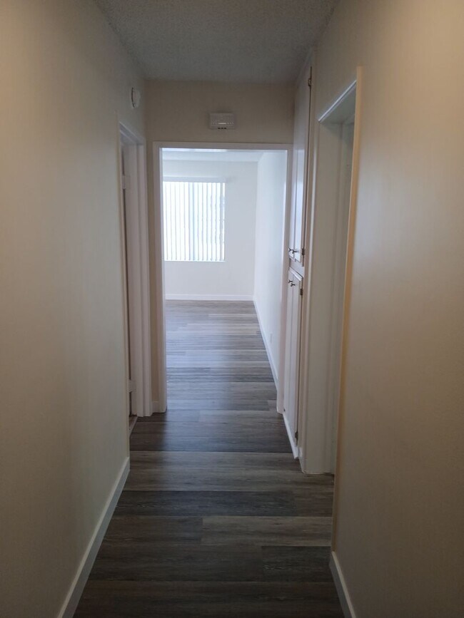 Foto del edificio - Large Remodeled 1BD Near Downtown Long Beach!!!