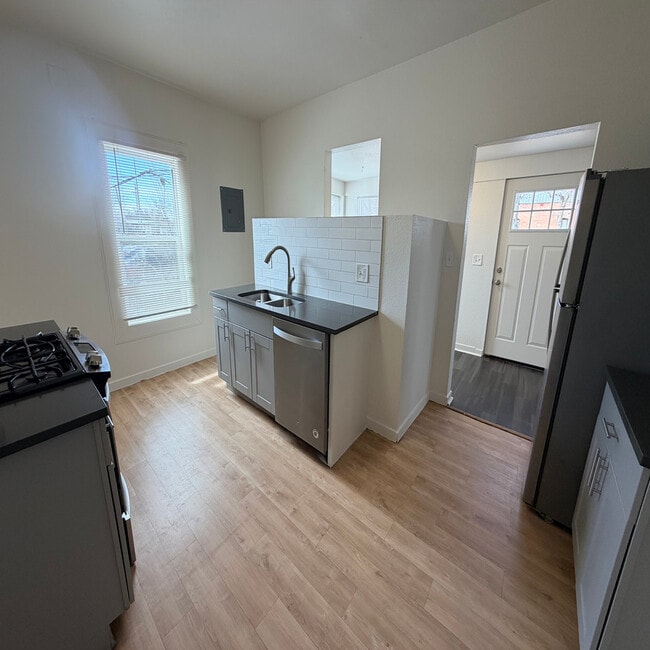 Foto del edificio - 114 9th Ave