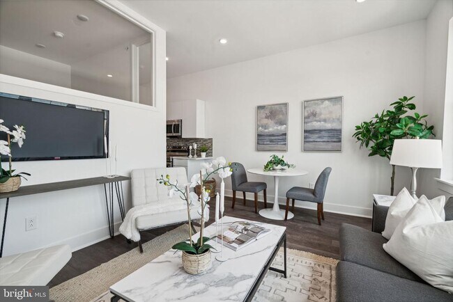 Building Photo - 813 N Broad St