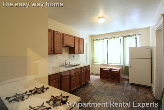 Building Photo - 38 Cherry St