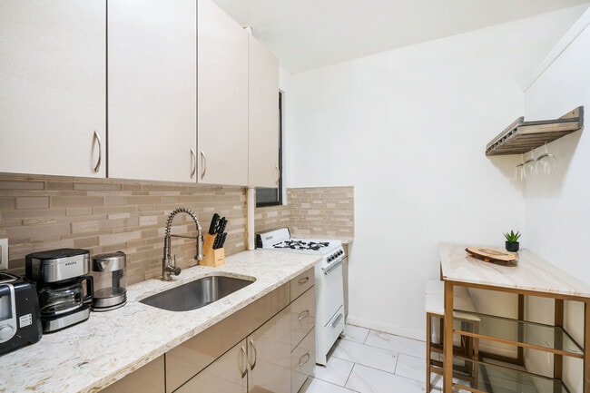 Foto del edificio - 428-430-430 W 47th St