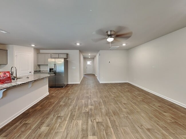 Building Photo - 302 Crooked Pne Ct