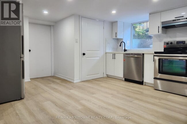 Building Photo - 177 Chatham St