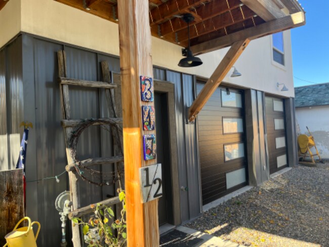 Foto del edificio - 123 1/2 S E St