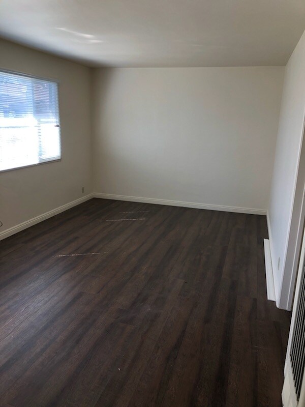 Building Photo - 1250 S Marengo Ave