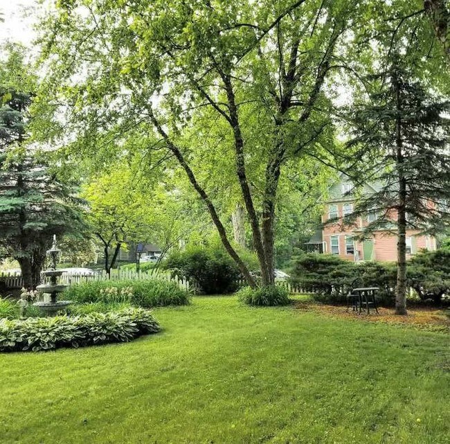 Gardens - 1094 28th St