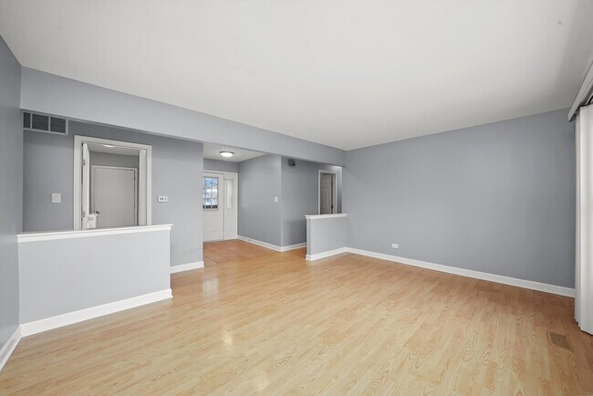 Foto del edificio - 8218 N Carrolton Ct