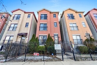 Building Photo - 5852 S Prairie Ave