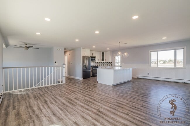 Photo - 467-432 32 Rd House