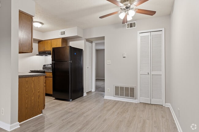 1BR, 1BA - 625SF - Kitchen - Breckinridge Pointe