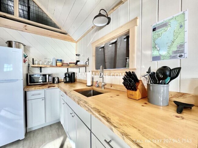 Foto del edificio - 8 Sand Beach Ln