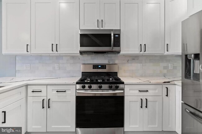 Building Photo - 3037 W Sedgley Avenue Unit 1