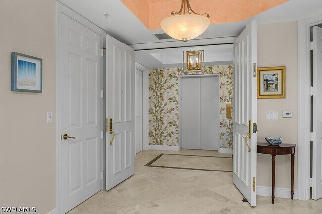 Foto del edificio - 8787 Bay Colony Dr
