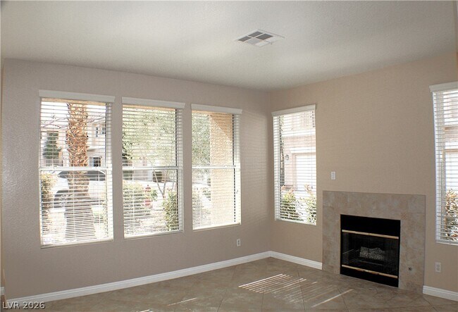 Foto del edificio - 251 S Green Valley Pkwy
