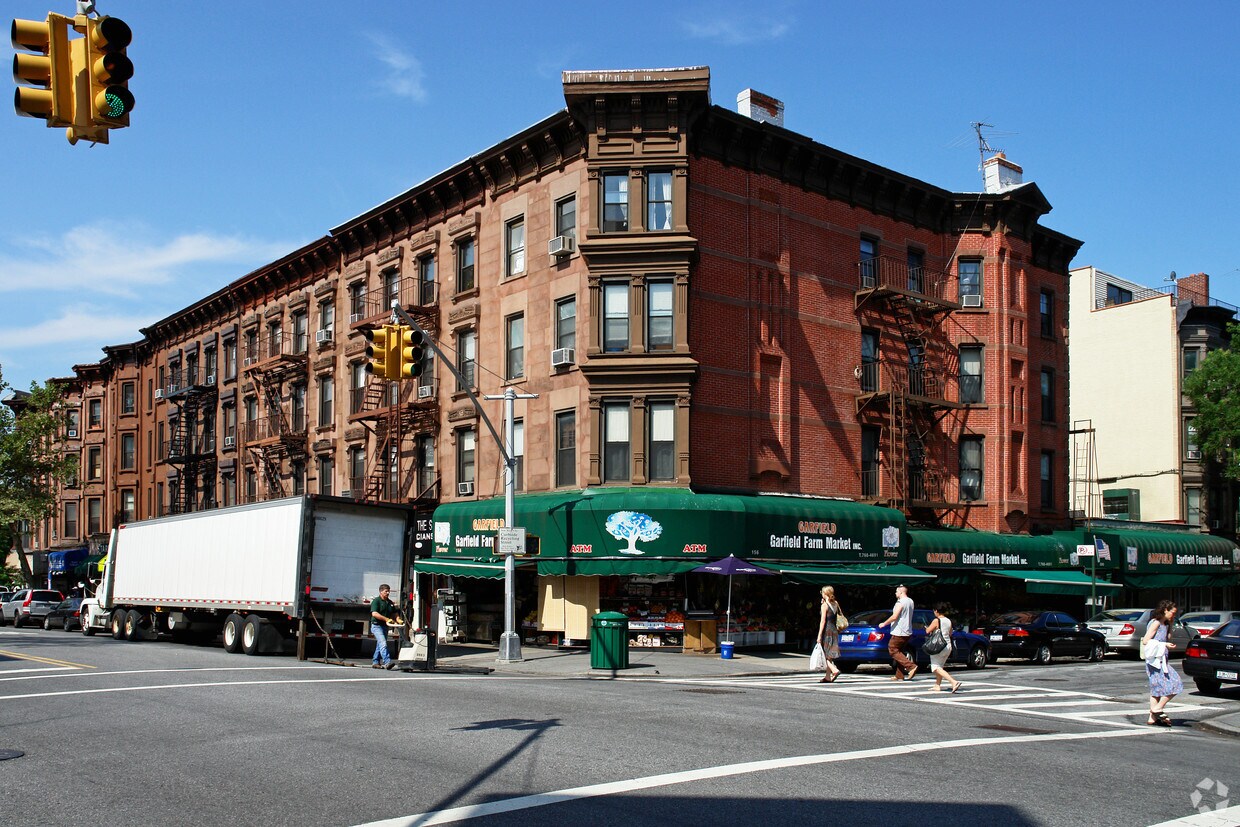 Foto principal - 156 7th Ave