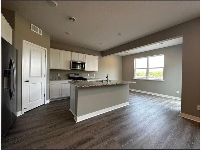 Foto del edificio - 12669 Erskin St NE