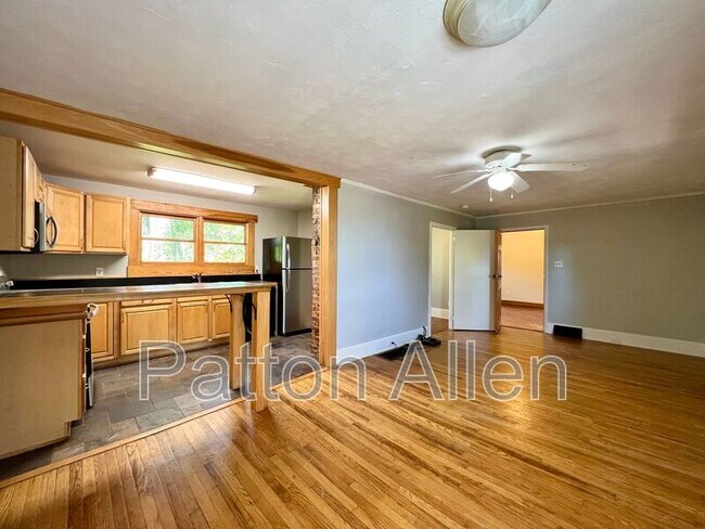 Building Photo - 5 Shady Cove Ln