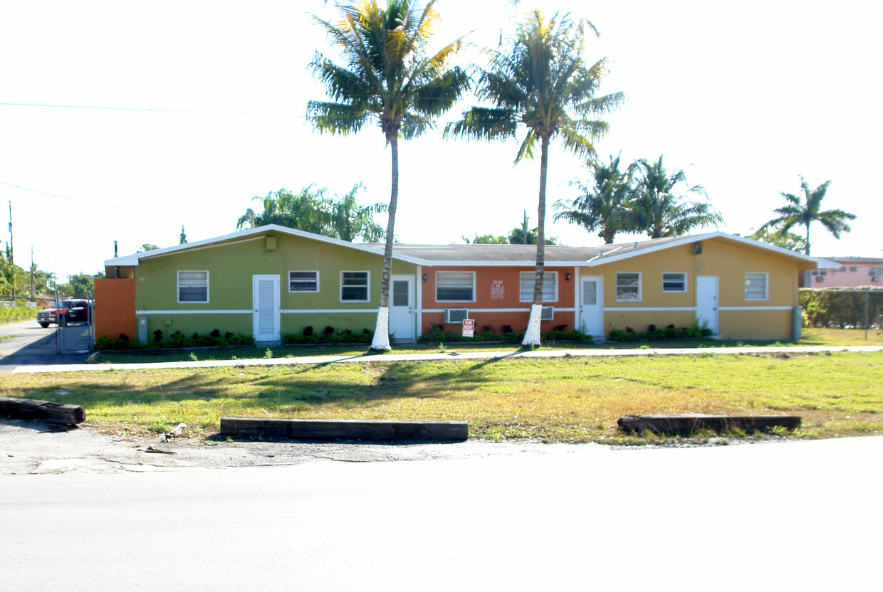 Building Photo - Coconut Palm Apts.